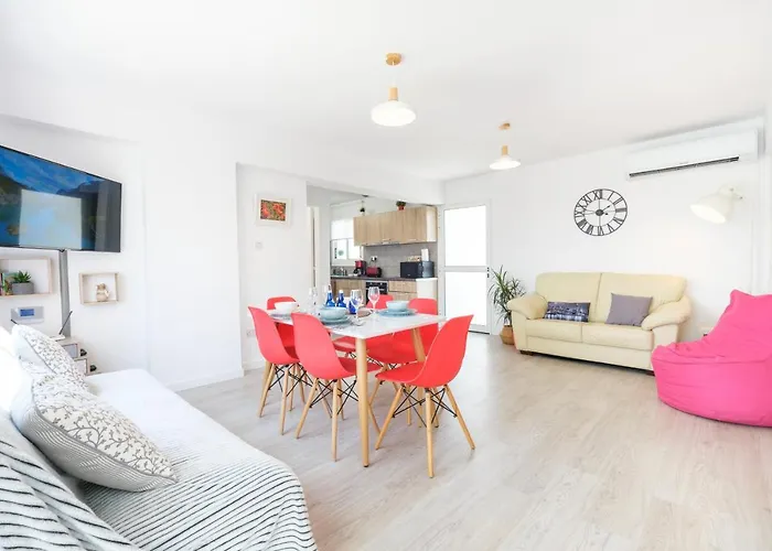 Seaview 3 Bedroom Kings Road Penthouse