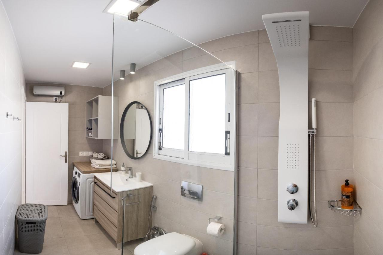 Seaview 3 Bedroom Kings Road Penthouse * Pafos